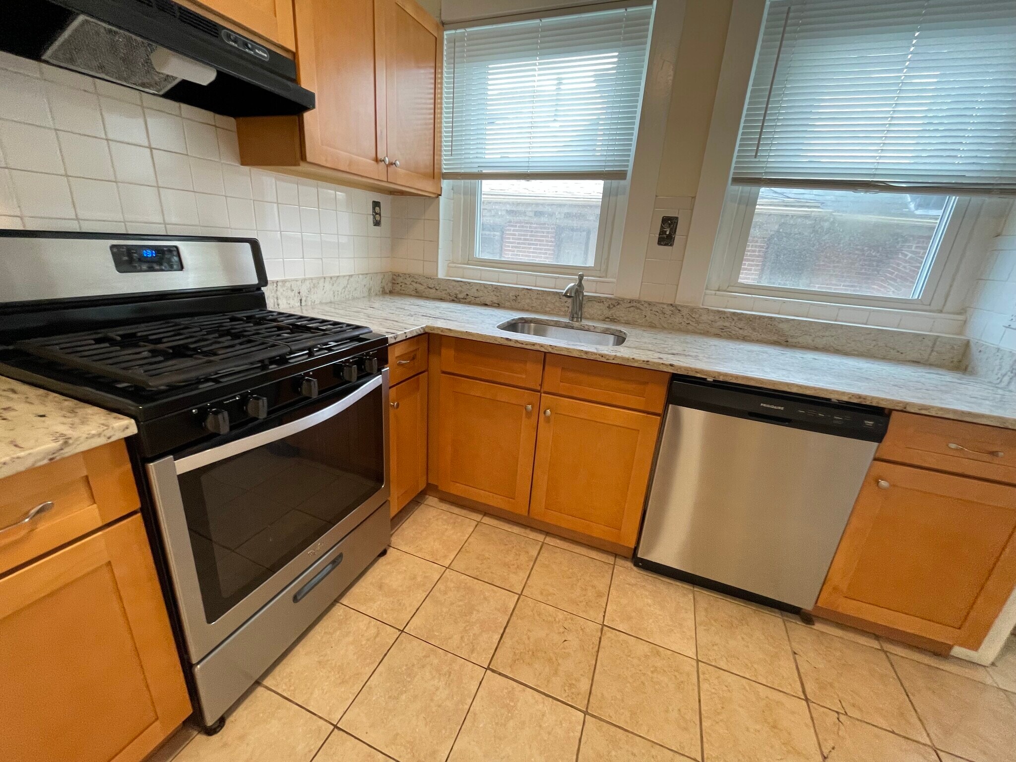 Building Photo - 797 Washington St