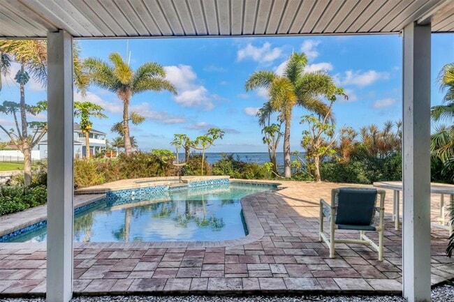 Building Photo - 3601 Coquina Key Dr SE