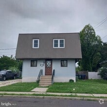 Building Photo - 14 S Chestnut Ave