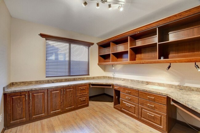 Building Photo - FOR RENT Palm Canyon