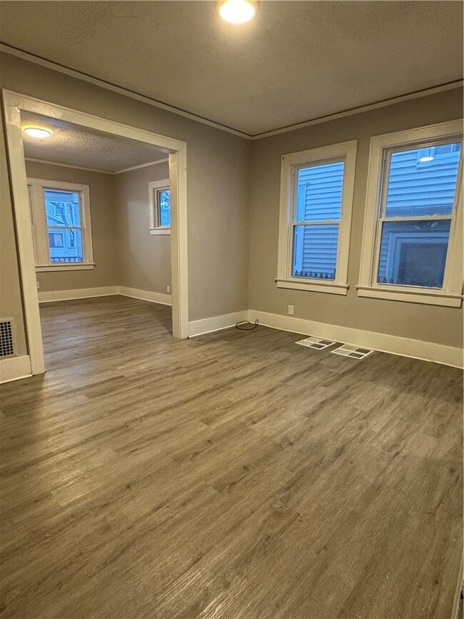 Building Photo - 342 Champlain St