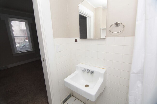 Building Photo - QCA4626