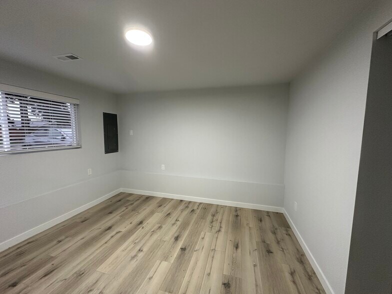 Building Photo - 20914 3rd Ave W