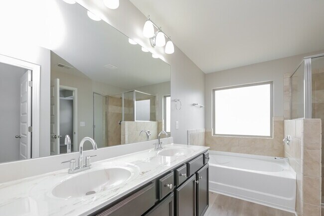 Building Photo - 2913 Warwick Ct