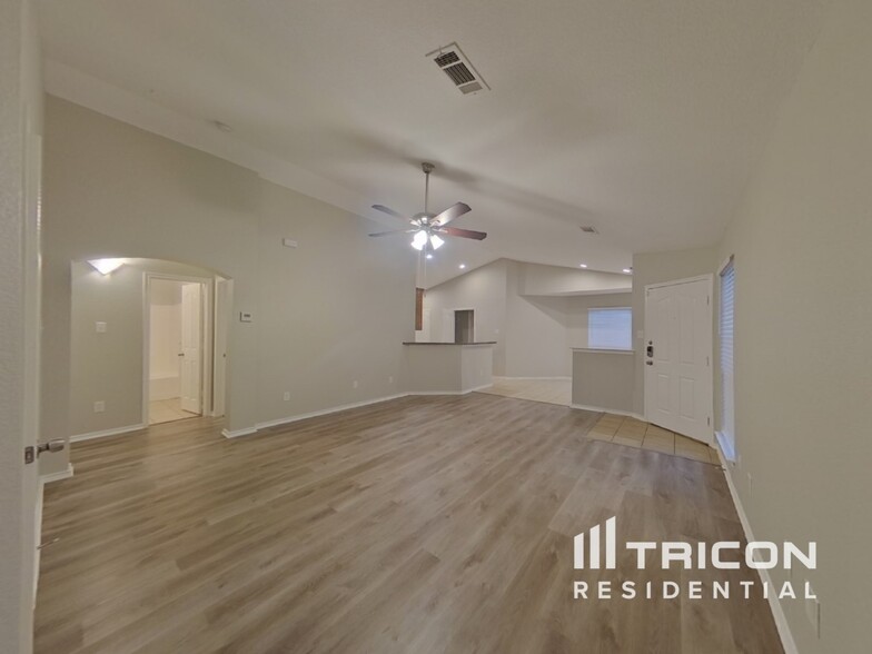 Building Photo - 6441 Claire Dr