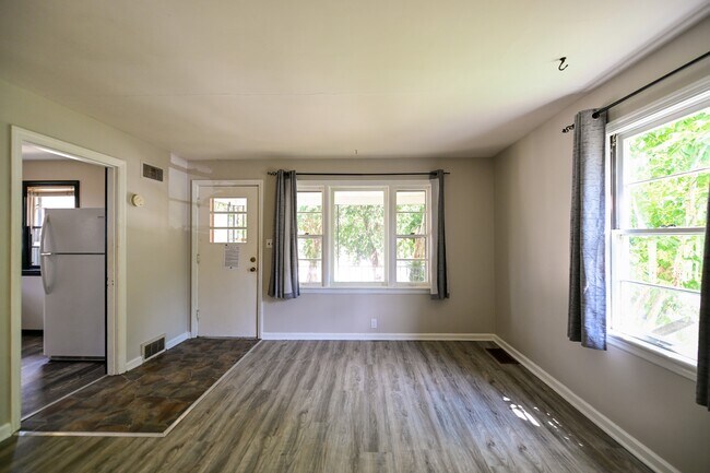 Building Photo - 8 Clarke St