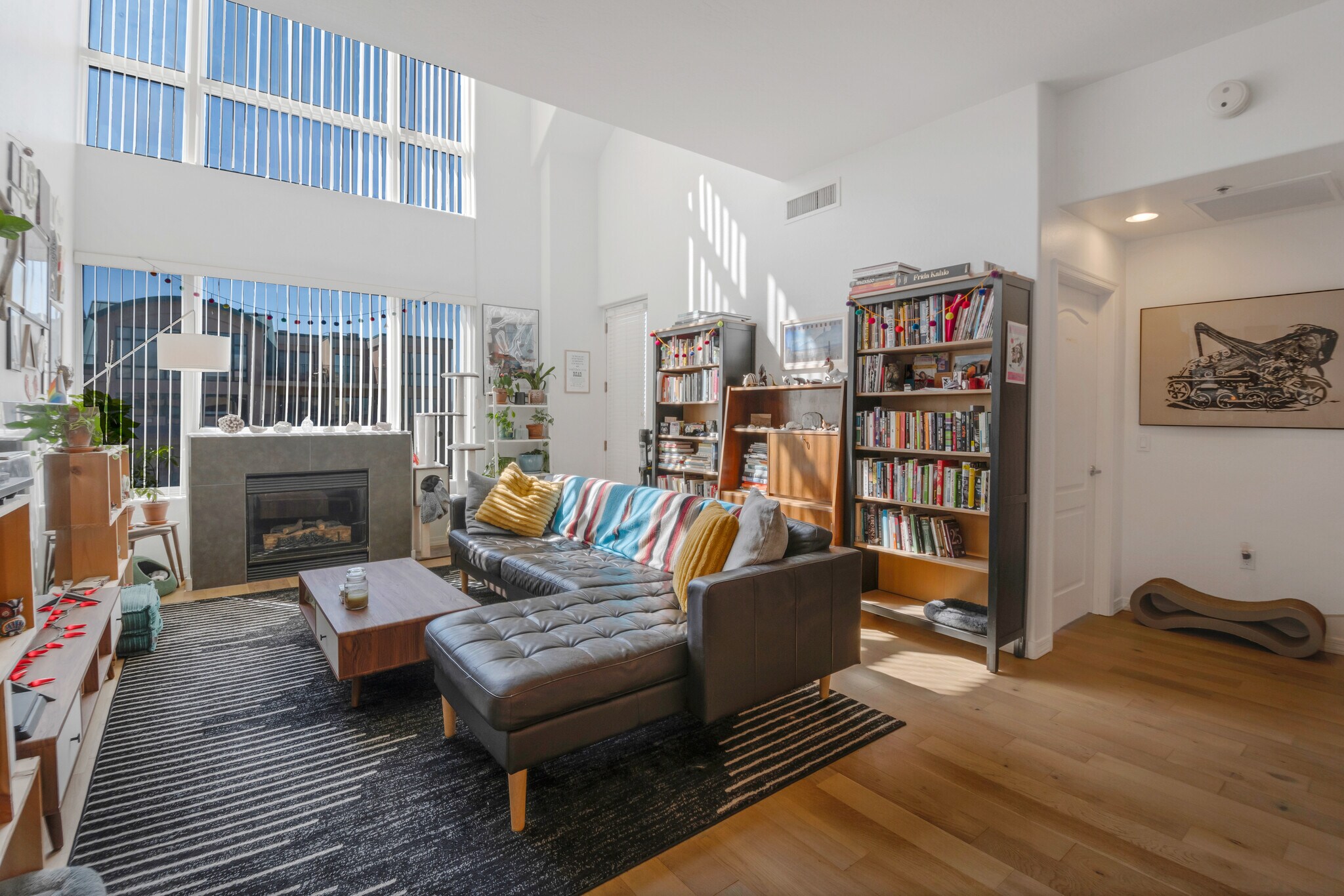 Building Photo - 17 W Vernon Ave