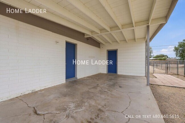 Building Photo - 596 W Harding Ave
