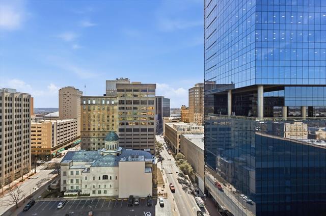 Building Photo - 500 Throckmorton St