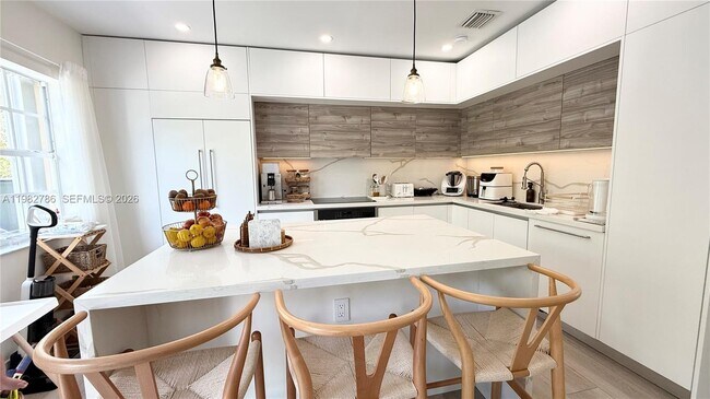 Building Photo - 5785 SW 54th Terrace