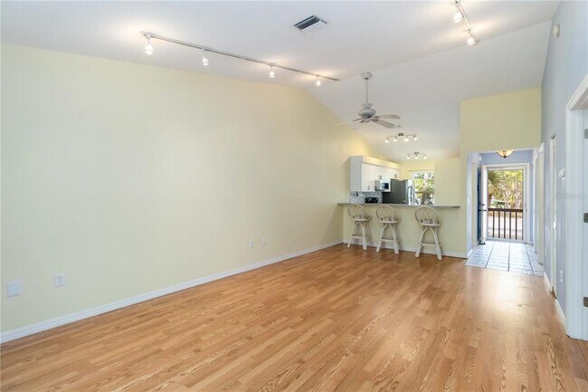 Building Photo - 642 N Jefferson Ave