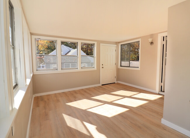 Building Photo - 154 Hawthorne Ave