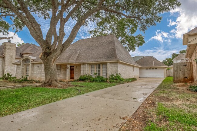 Building Photo - 934 Goldfinch Ave