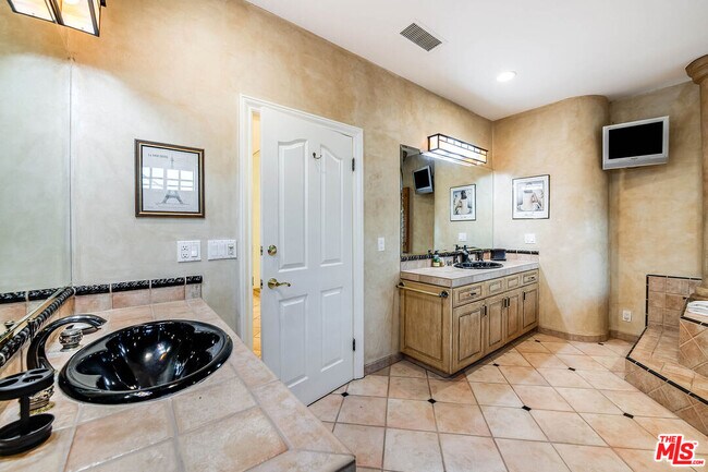 Building Photo - 4063 Benedict Canyon Dr