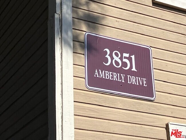 Building Photo - 3851 Amberly Dr