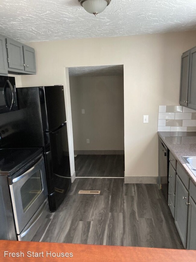 Building Photo - 2 br, 1 bath House - 300 N. Highland Ave