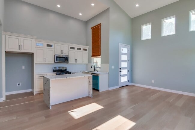 Building Photo - 3336 Altadena Ave.