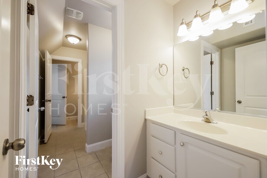 Building Photo - 7092 Orchard Path Dr