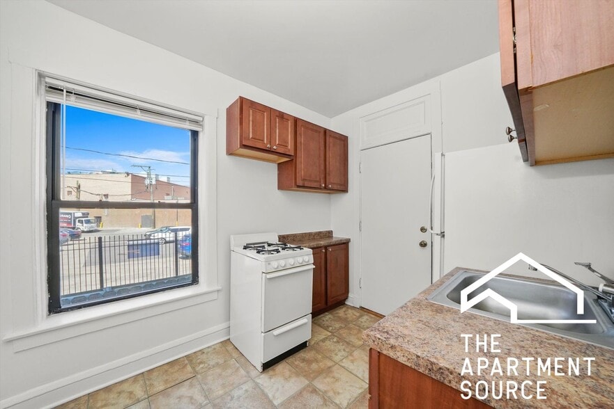 Building Photo - 2651 N Spaulding Ave