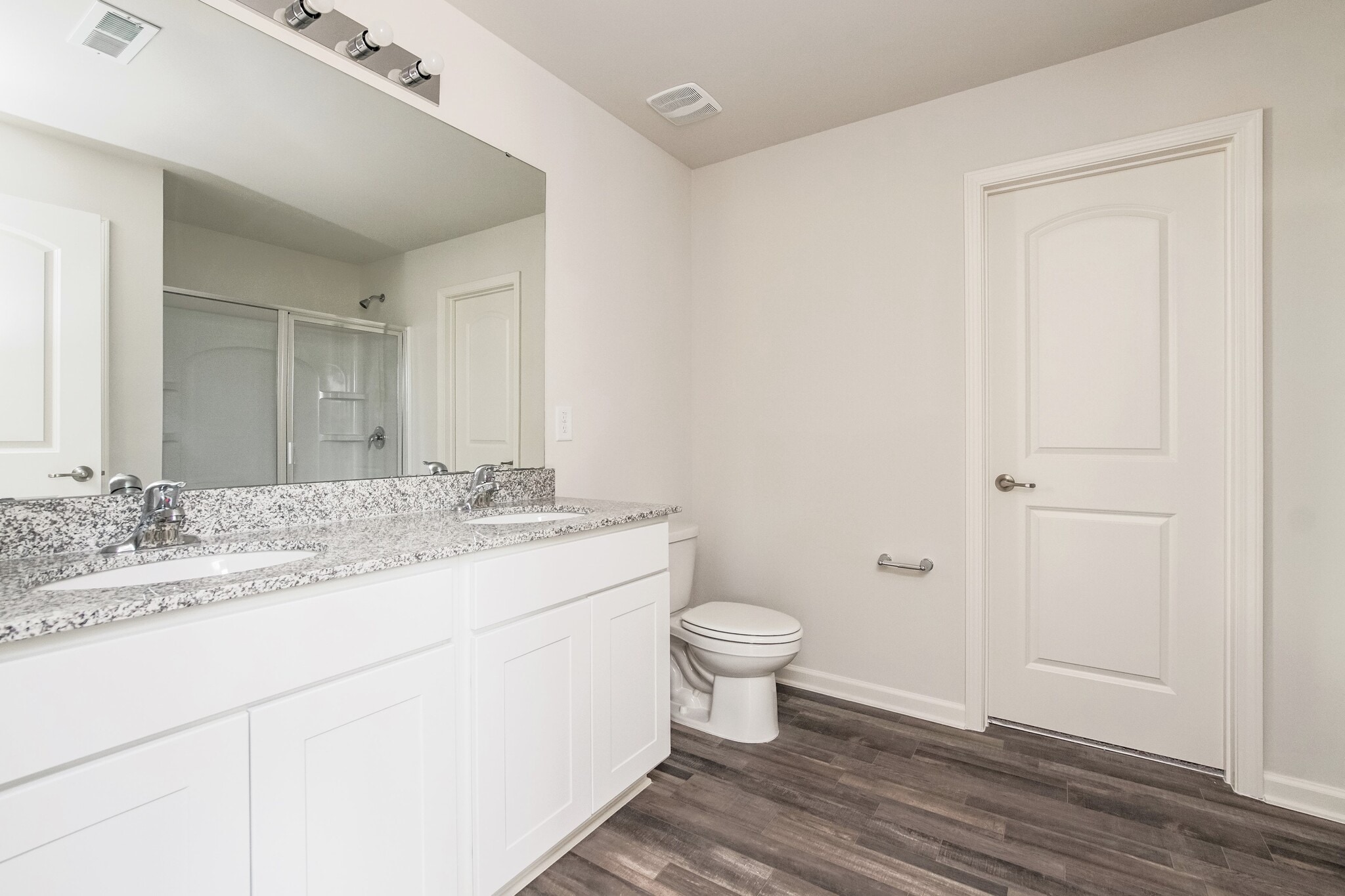 Building Photo - 1059 Manor Dr