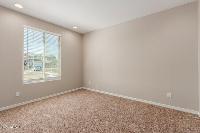 Building Photo - 8854 W Palo Verde Dr