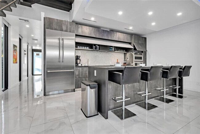 Building Photo - 2516 NE 21st St