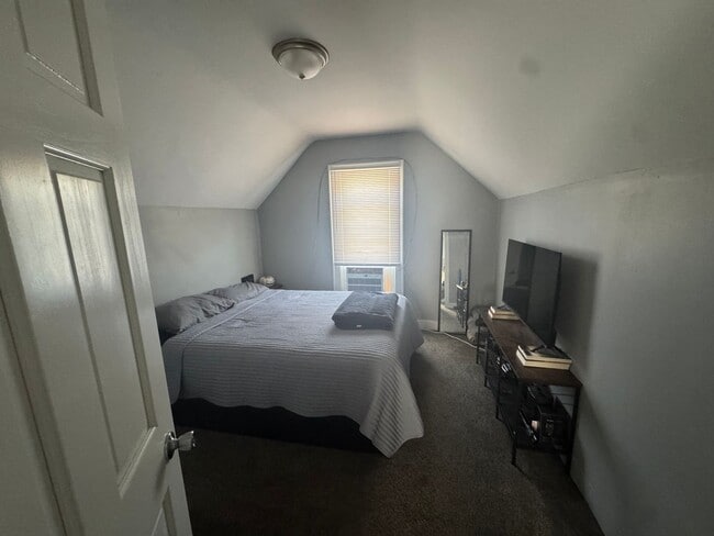 Building Photo - Newly Remodeled 2-Bed, 1-Bath Home in Hami...