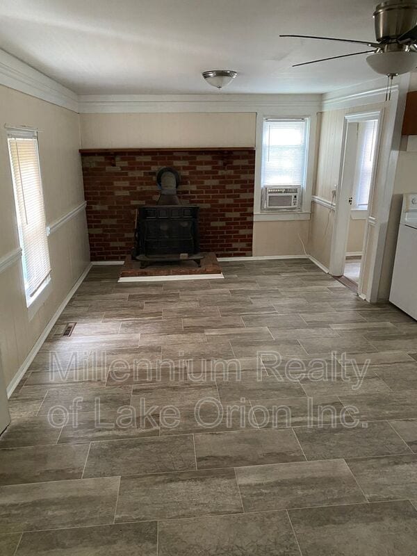 Building Photo - 709 W Dryden Rd