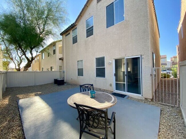 Building Photo - BEAUTIFUL 2 STORY SINGLE FAMILY HOME WITH 3 BEDROOMS AND 2.5 BATHS LOCATED IN SOUTHWEST