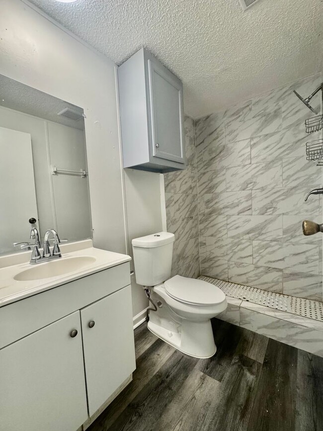 Building Photo - 1007 Spooner St