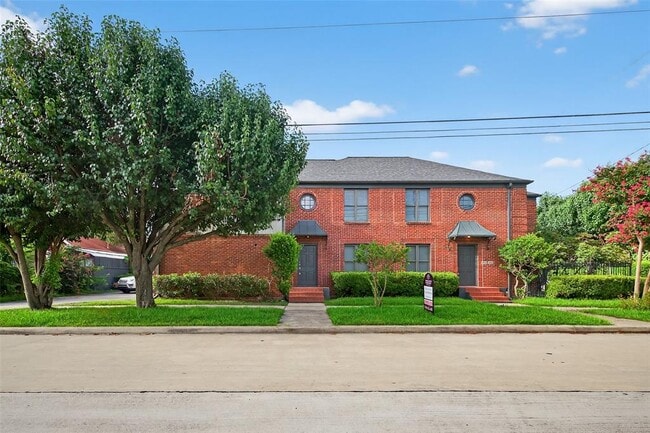 Primary Photo - 709 W Main St