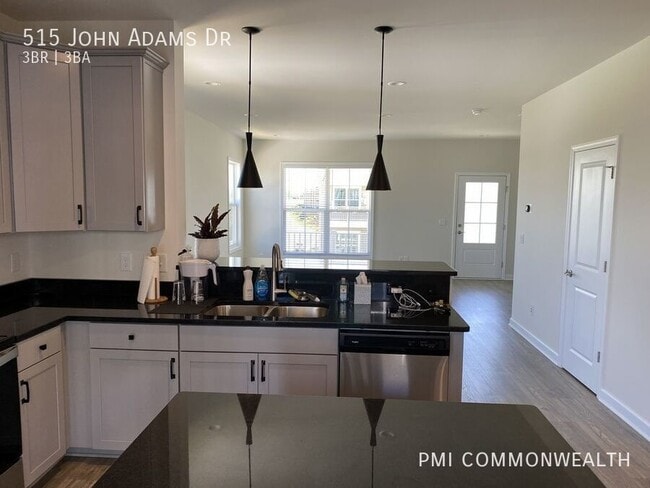 Building Photo - 515 John Adams Dr NW