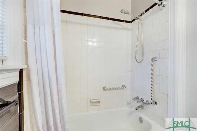 Building Photo - 240 Columbus Dr