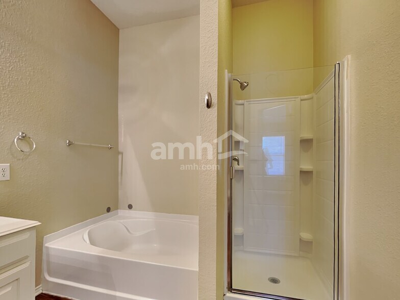 Building Photo - 14149 Filly St