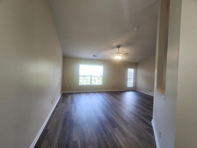 Building Photo - 121 Wexford Dr