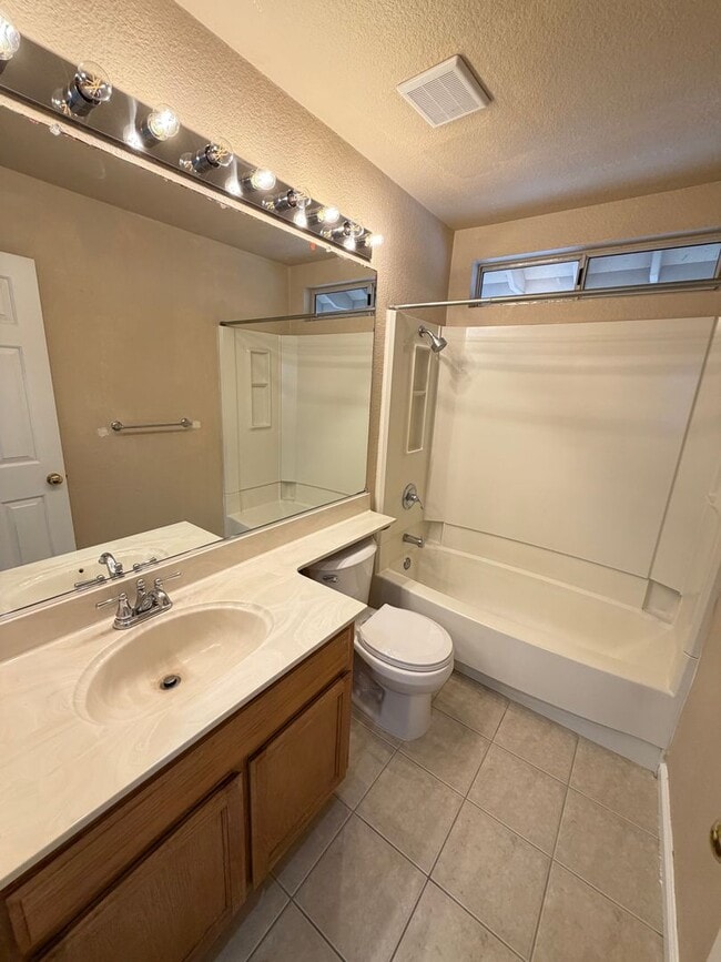 Building Photo - 3 Bed 2.5 Bath Single Family Home In Concord