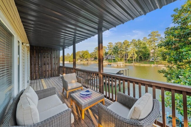 Building Photo - 122 Chambers Point