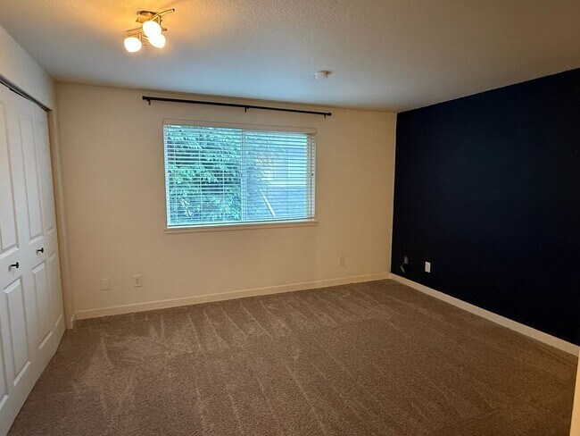 Building Photo - 2Bd/2.5Ba Kirkland Condo
