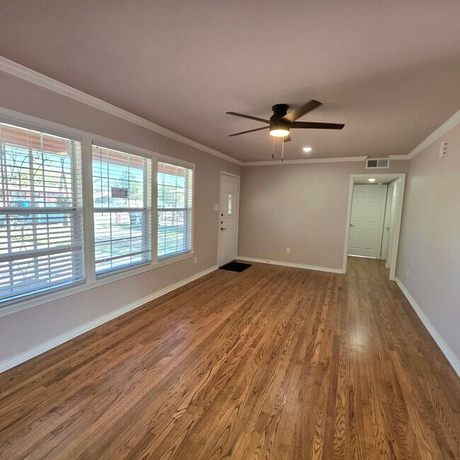 Building Photo - Charming remodeled 3-bedroom home for lease!