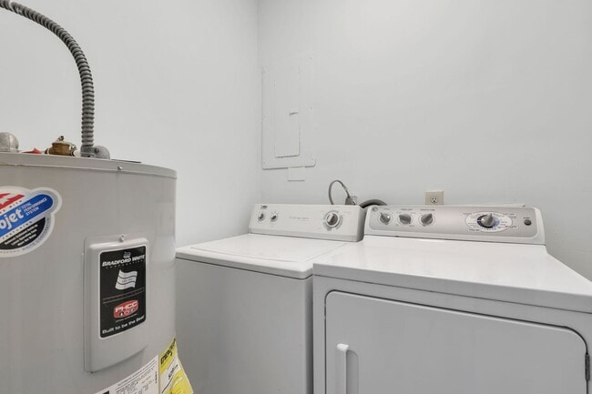 Building Photo - Downtown Savannah Condo for Rent