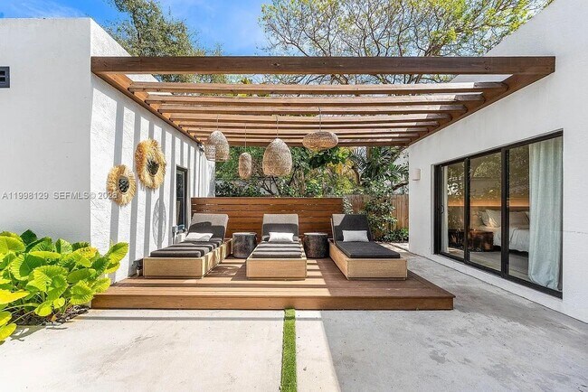 Building Photo - 445 NE 76th St