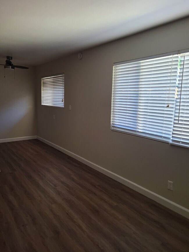 Building Photo - 139 W Lassen Ave