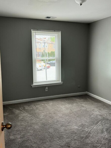 Building Photo - 2732 Island Ave