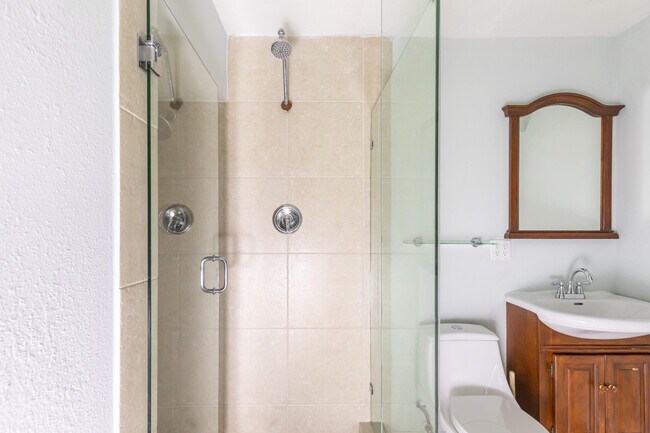 Building Photo - 961 S Ocean Dr