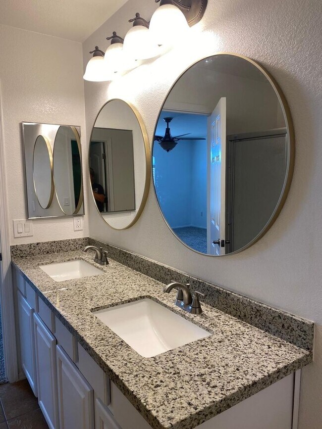 Building Photo - 7805 S Hidden Places Loop