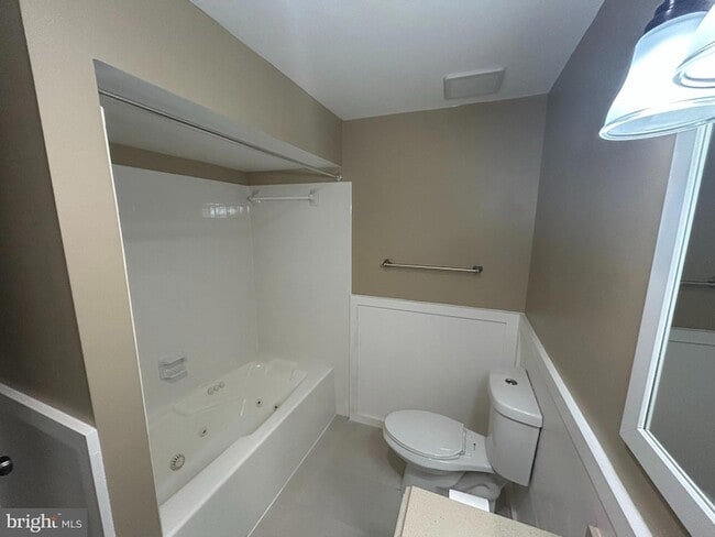 Building Photo - 4054 Norbeck Square Dr
