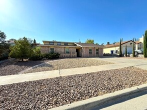 Building Photo - West El Paso 3 bed refrig A/C Home with Mountain Views!