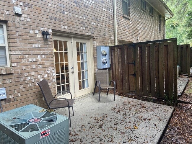 Patio - 21 Villa Ct SE