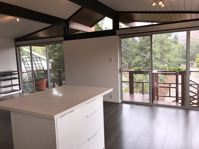 Building Photo - CALL TO BOOK!! Historic & Remodeled 2-Bedr...