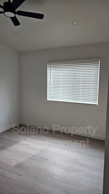 Building Photo - 376 Marna Dr